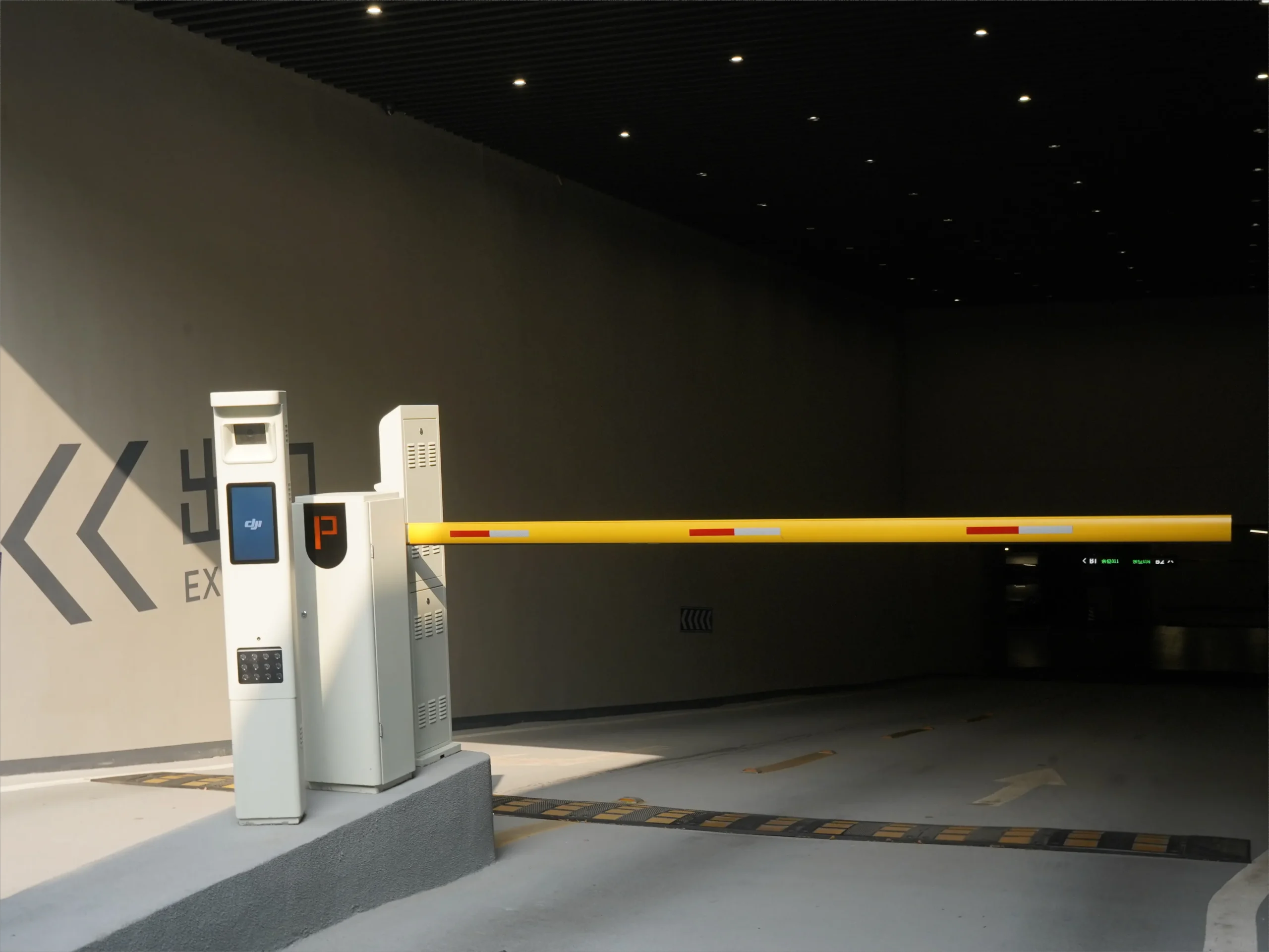 FUJICA FJC-D9S smart parking barrier gate underground car park access control system